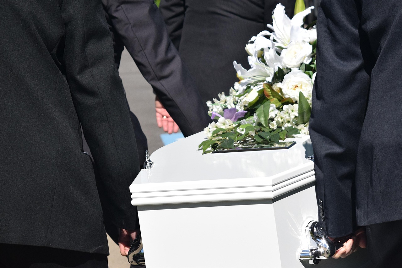 遺族の負担を軽減するための葬儀のポイントは？